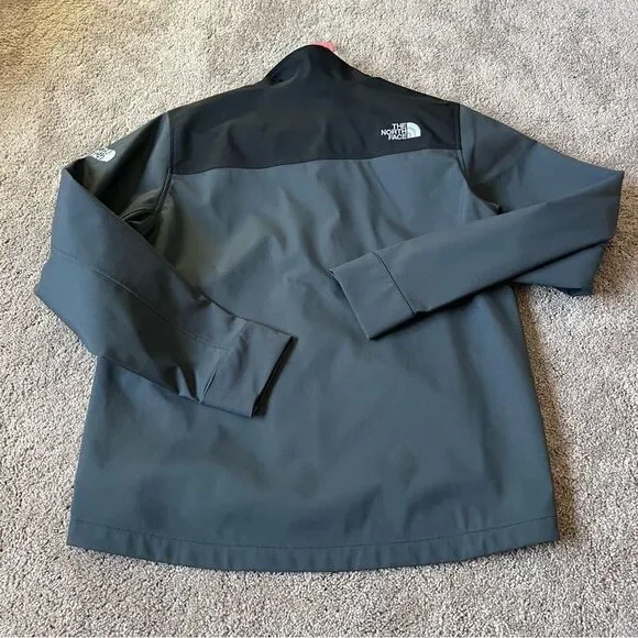 The North Face Men’s Medium Lightweight Windbreaker Jacket - Picture 9 of 10